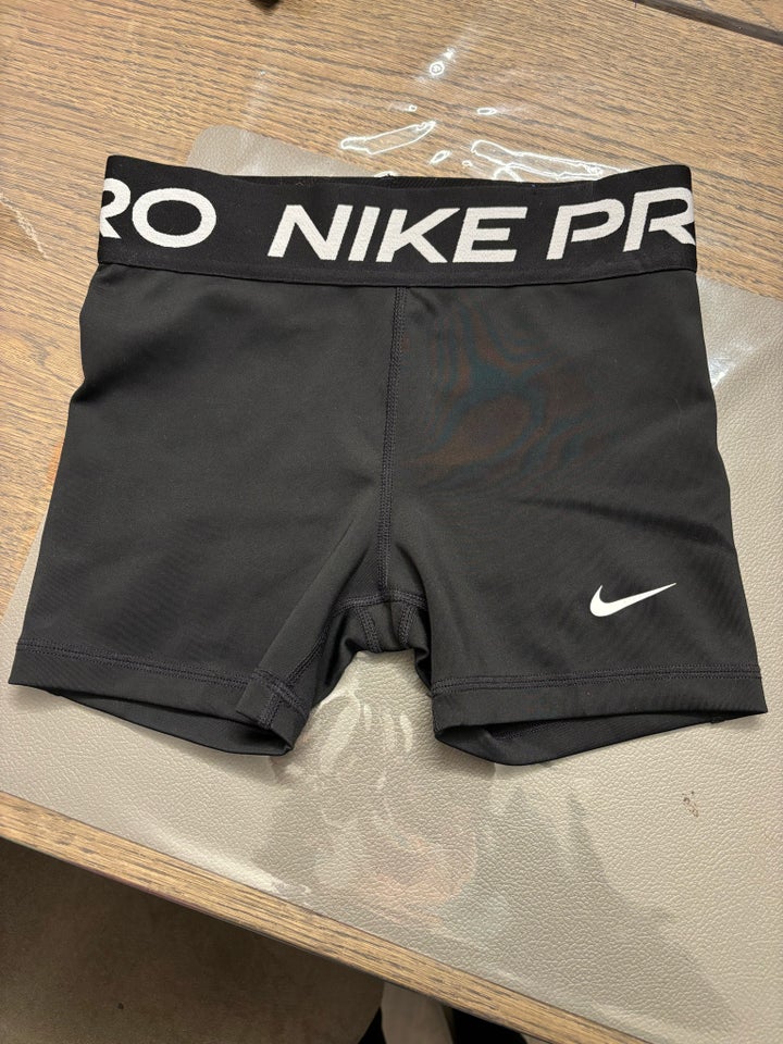 Shorts, Nike str S 128/134, Nike