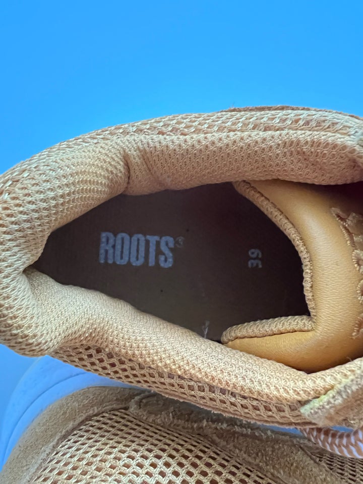 Sneakers, str. 39, Roots