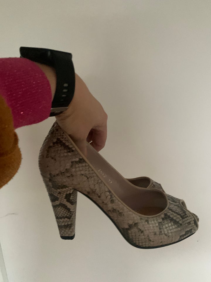 Pumps, str. 37, Billi bi