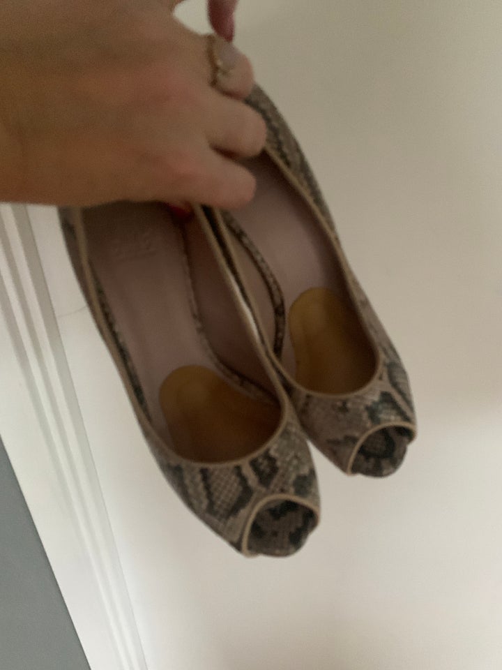 Pumps, str. 37, Billi bi