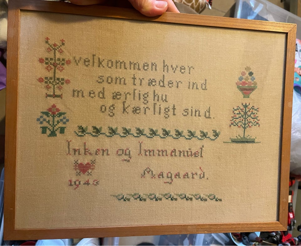 Fint gammelt broderi fra 1943