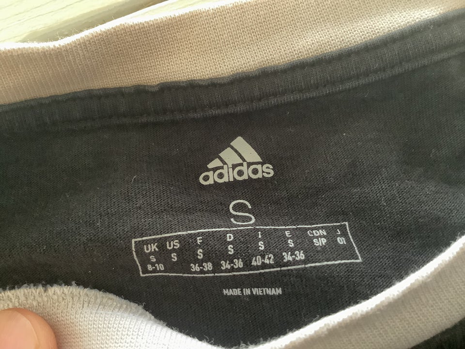 T-shirt Adidas str S