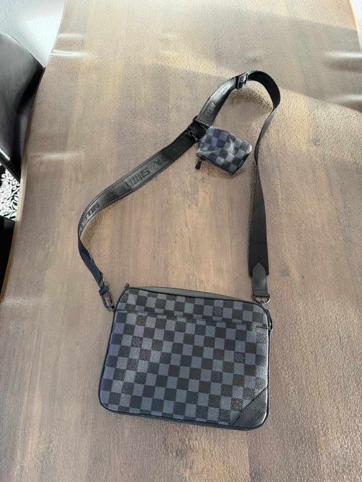 Anden taske, Louis Vuitton