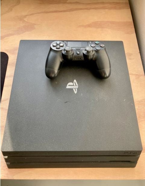 Playstation 4 Pro, PlayStation 4