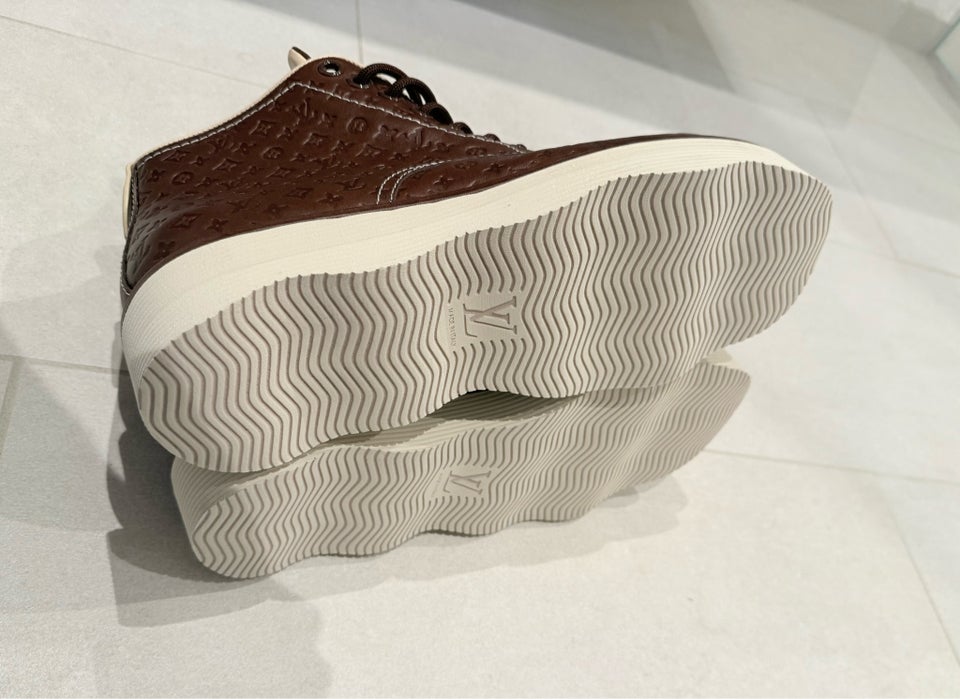 Louis Vuitton Waves High De...