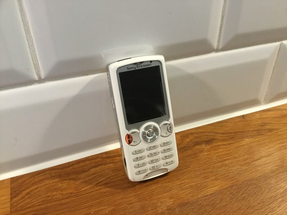 Sony Ericsson W810i, Rimelig