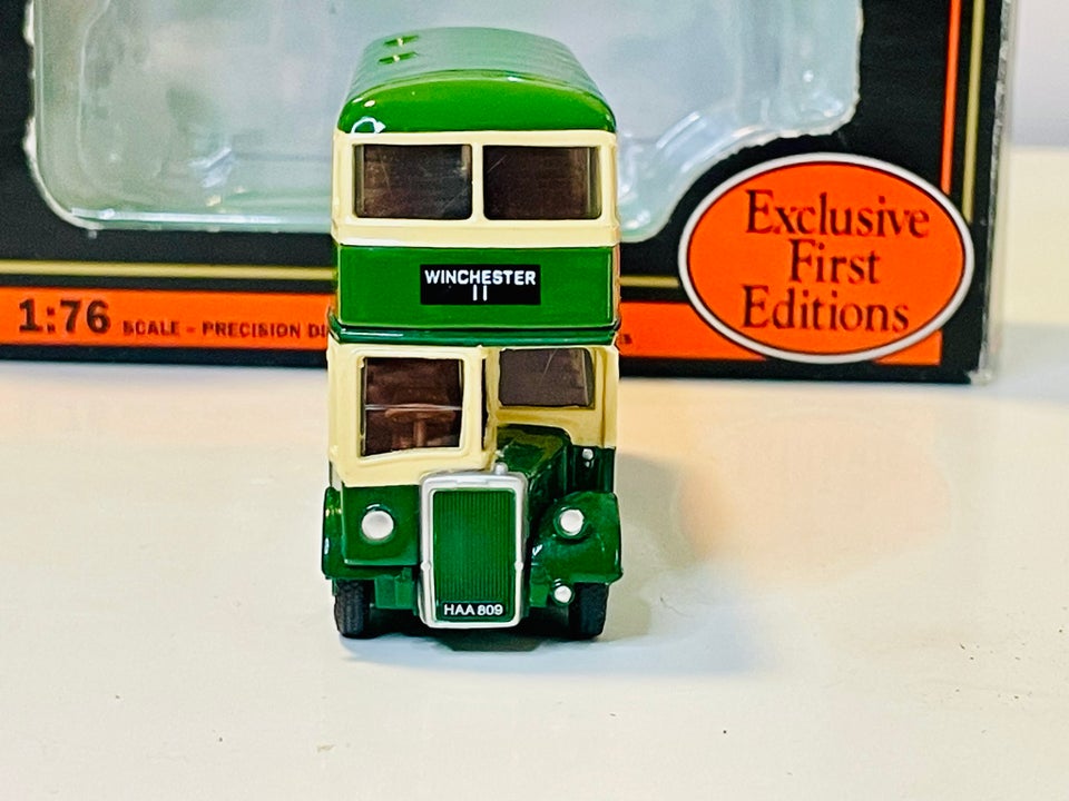 Modelbus, Exclusive First