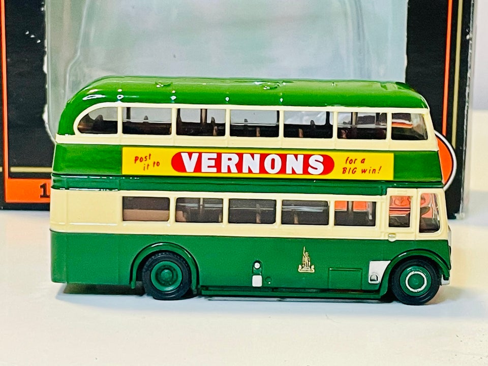 Modelbus, Exclusive First