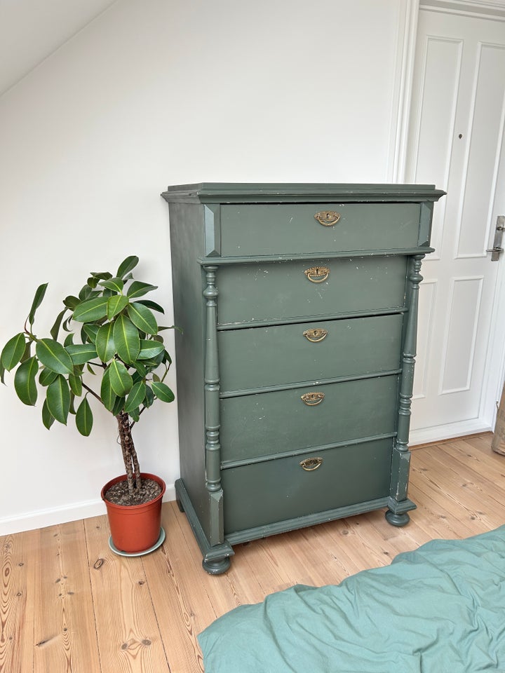 Green dresser