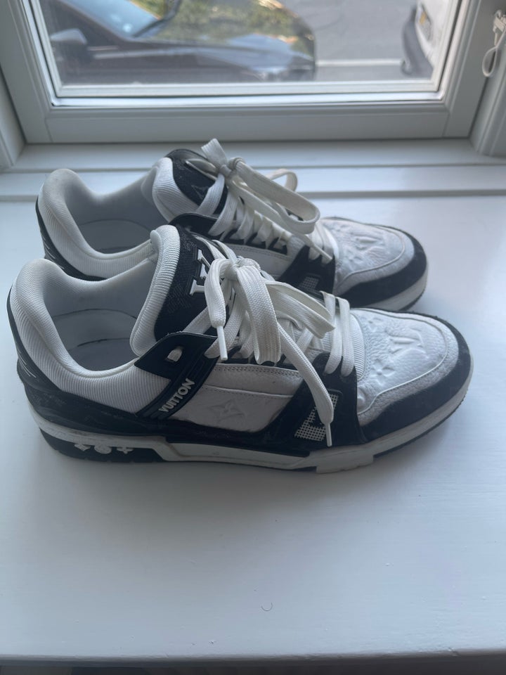 Sneakers Louis Vuitton str 42