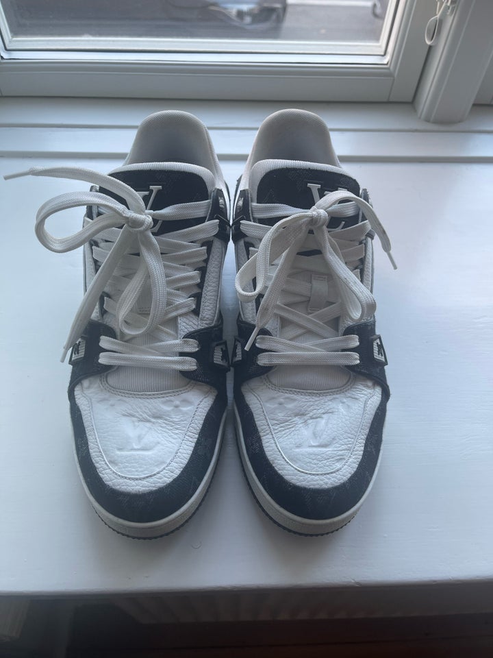 Sneakers Louis Vuitton str 42