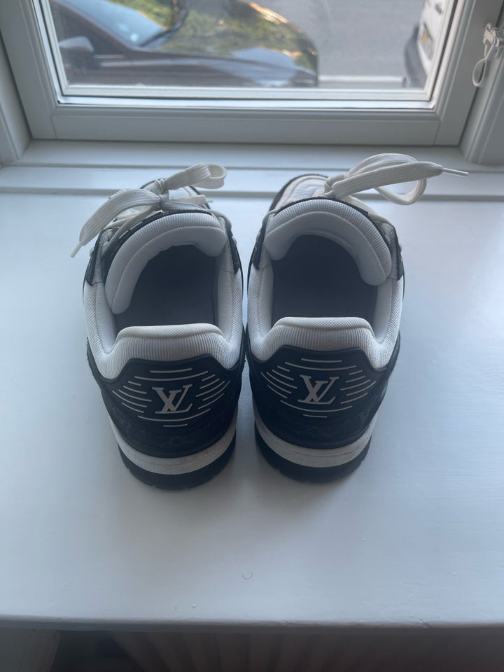 Sneakers Louis Vuitton str 42