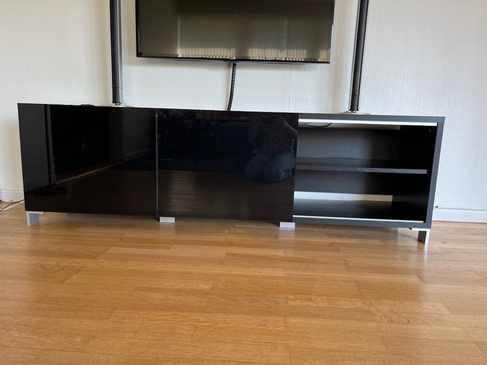 Anden arkitekt, Tv bord