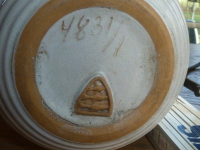 Keramik riflet vase med riller