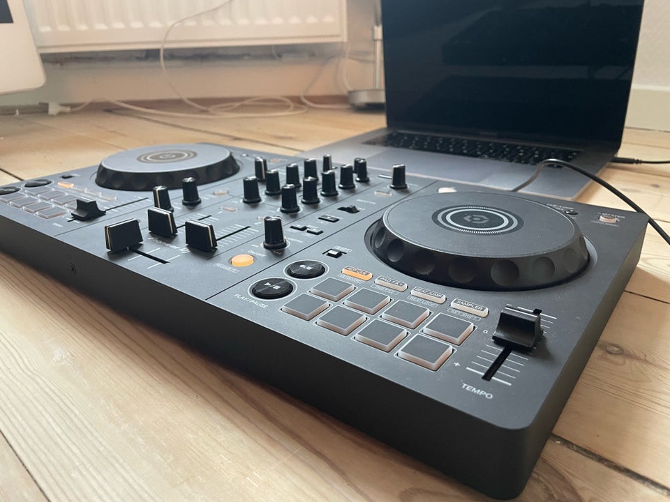 DJ-kontroller, Pioneer Dj