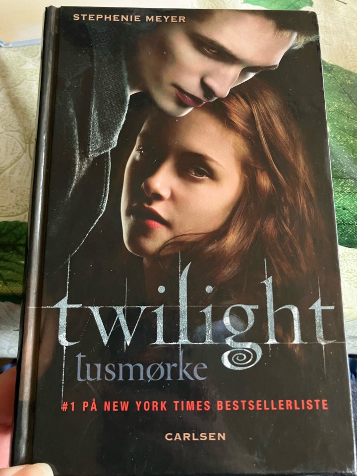 Twilight, Stephenie Meyer, genre: