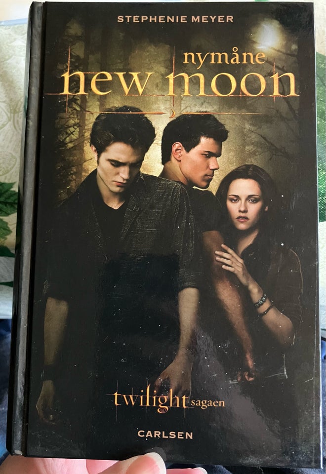 Twilight, Stephenie Meyer, genre: