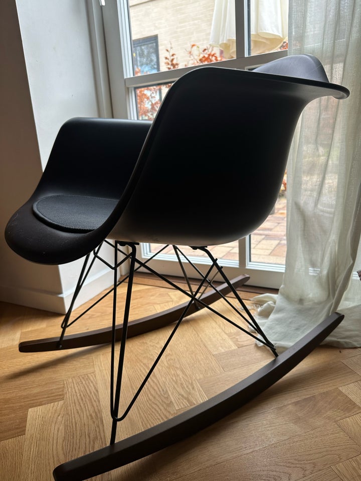 Eames, DAR gyngestol, Gyngestol