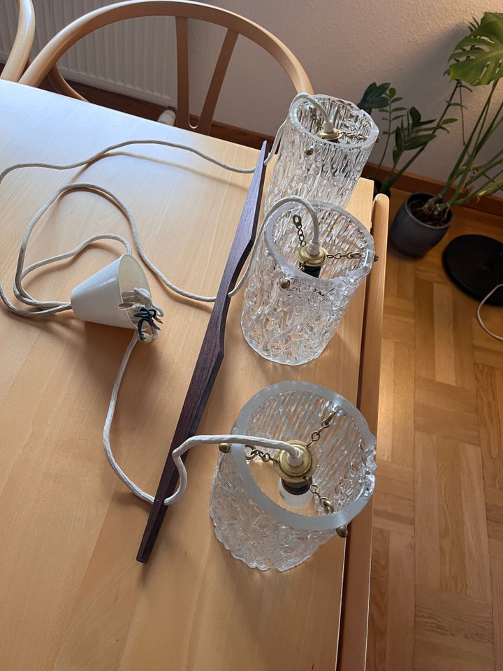 Anden loftslampe, Ved ikke