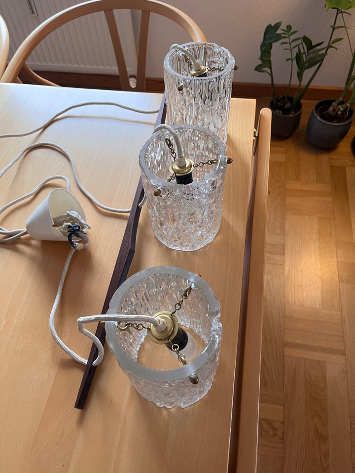 Anden loftslampe, Ved ikke