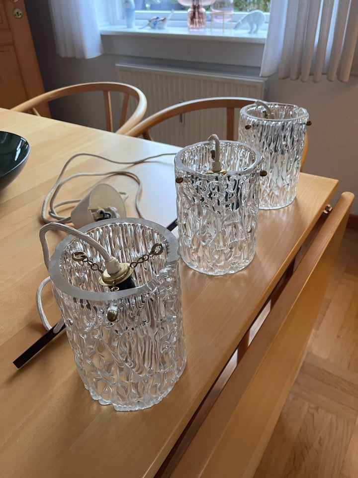 Anden loftslampe, Ved ikke