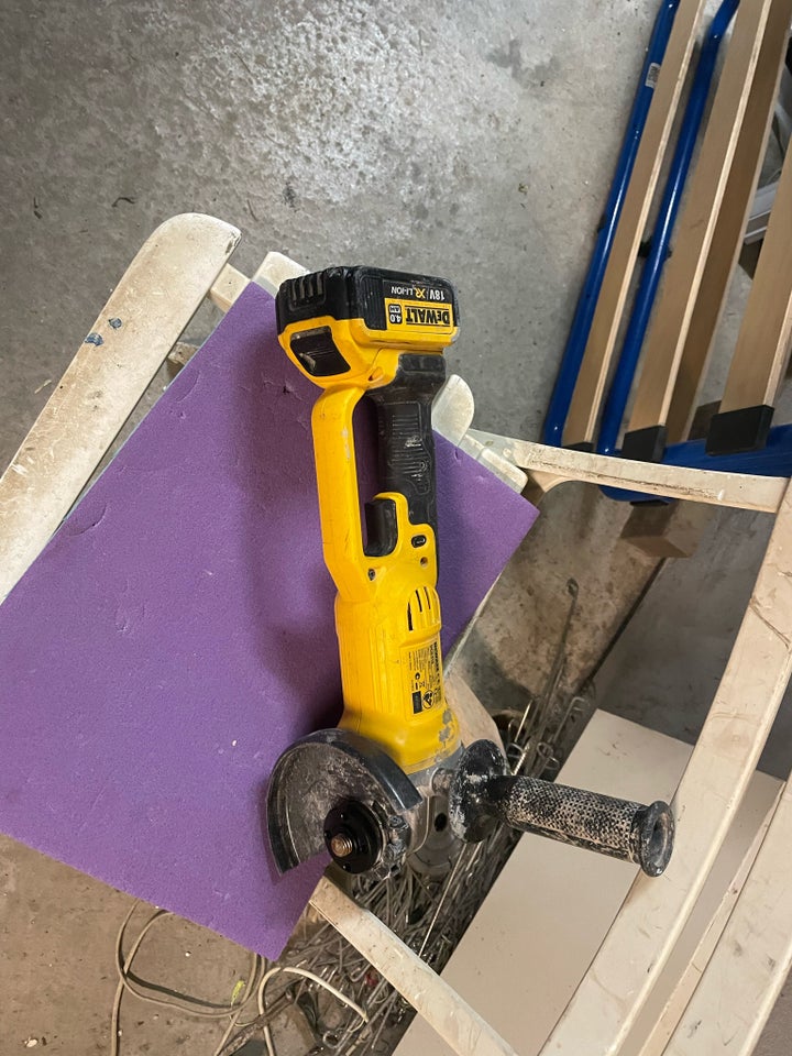 Vinkelsliber, Dewalt