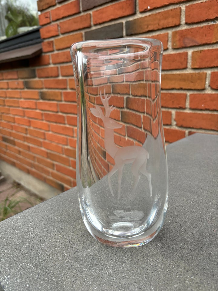 Glas, Vase med slebet motiv,