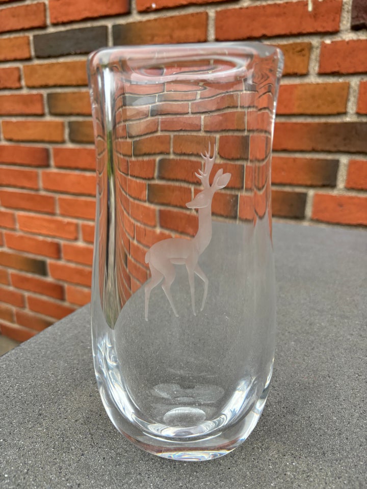 Glas, Vase med slebet motiv,