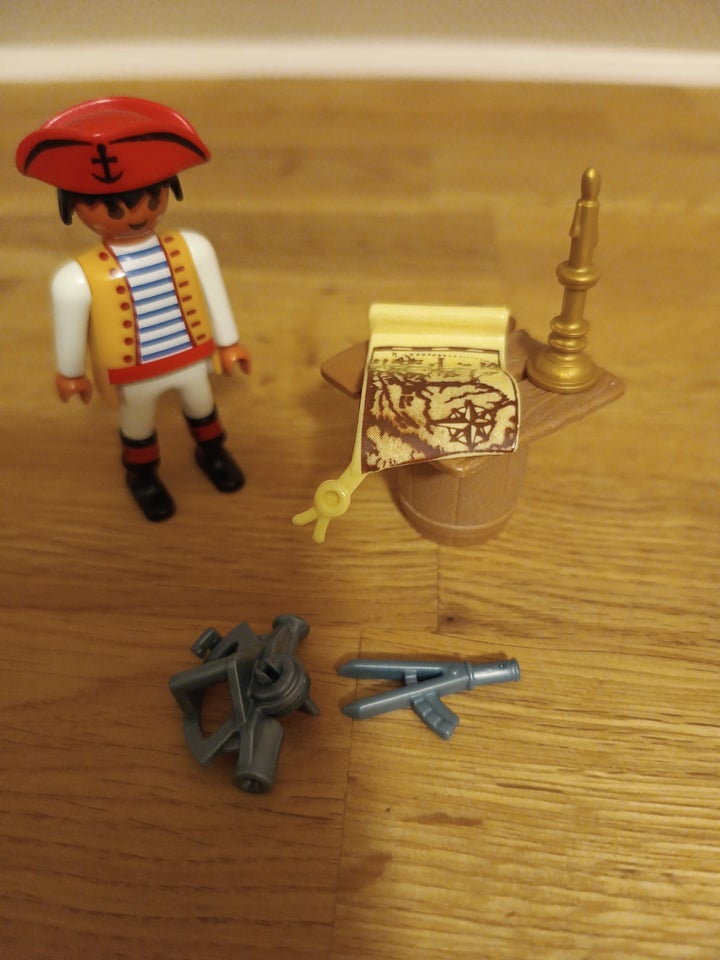 Playmobil, Piratkaptajn med