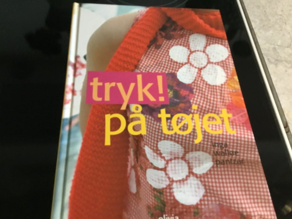 Tryk på tøjet, Inga Walløe Pantzar,