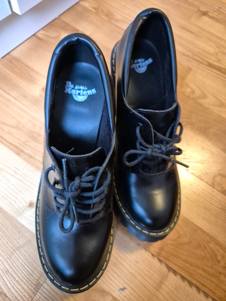 Pumps, str. 38, Dr. Martens