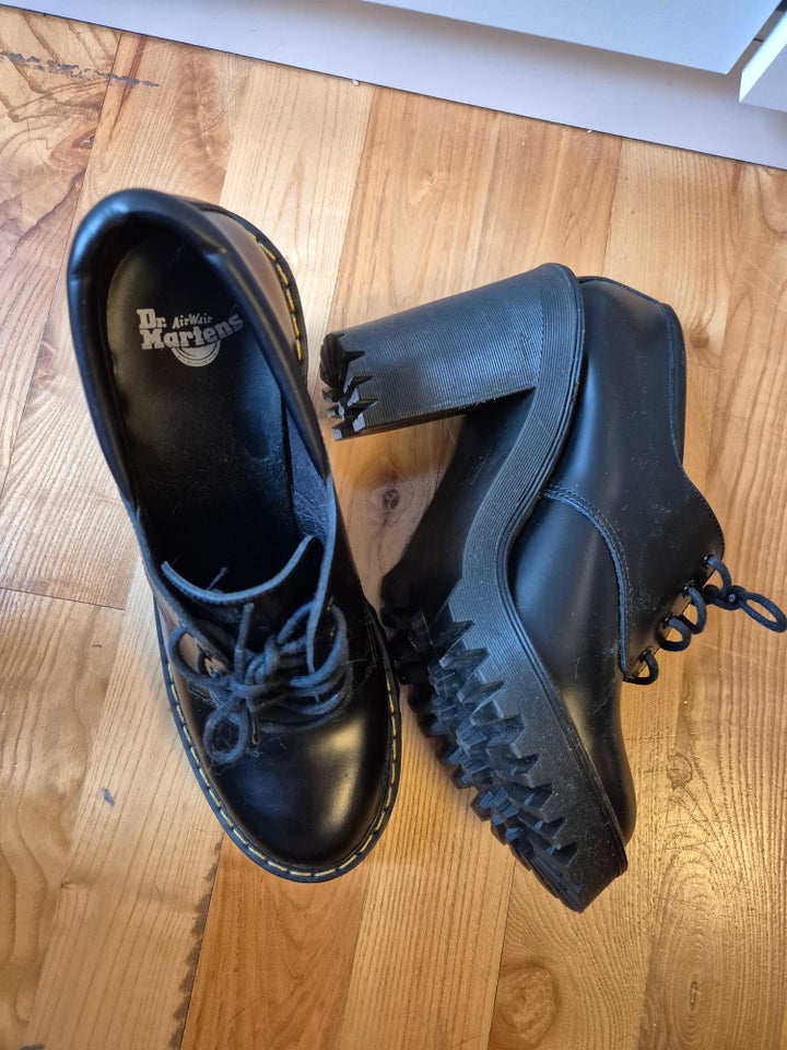 Pumps, str. 38, Dr. Martens