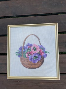 Broderi af blomsterkurv