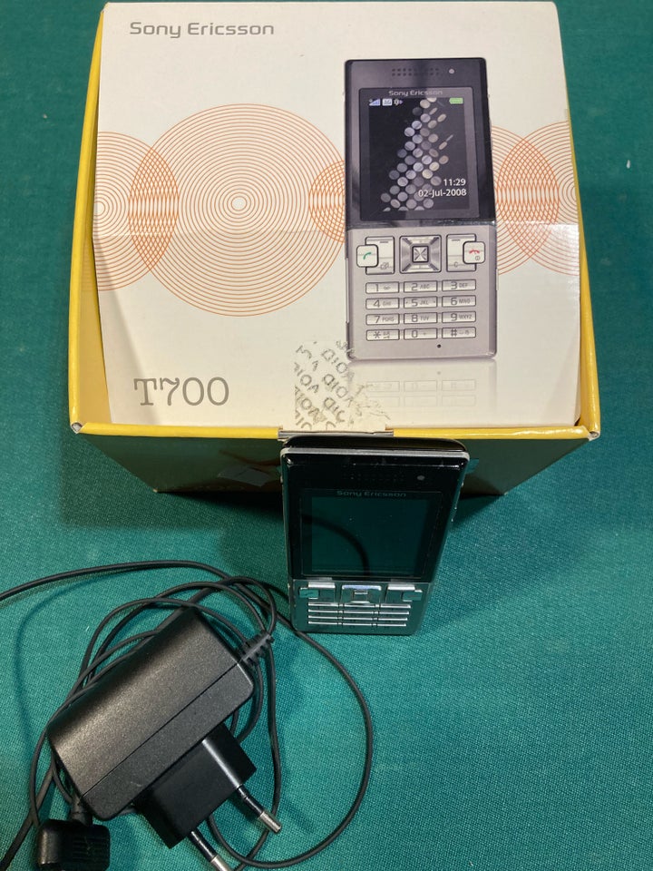 Sony Ericsson T700, 3,2 MB , God