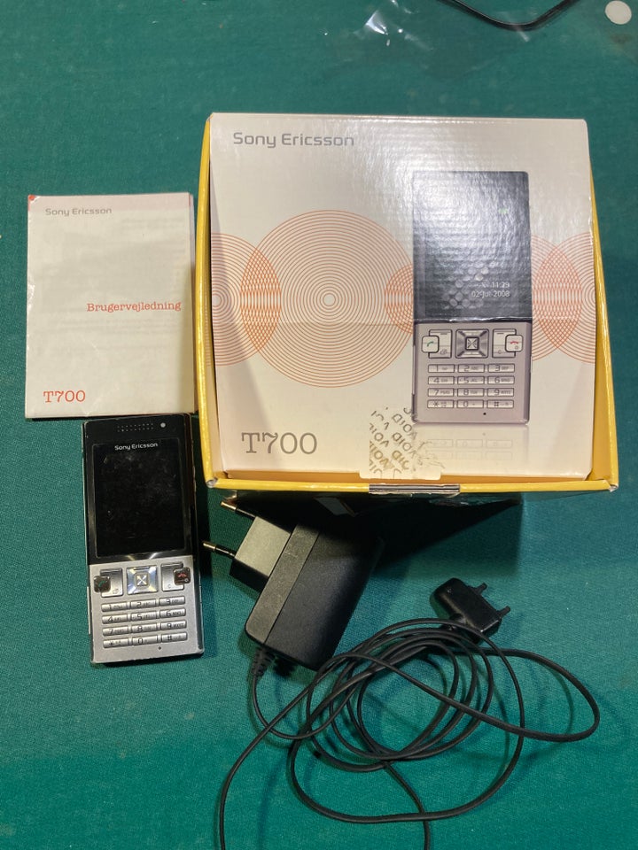 Sony Ericsson T700, 3,2 MB , God