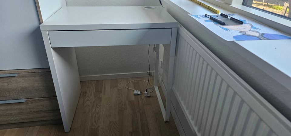 Skrivebord Ikea b: 73 d: 50 h: 78