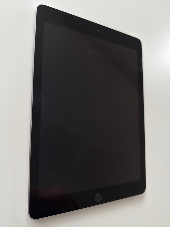 iPad 6, 32 GB, sort