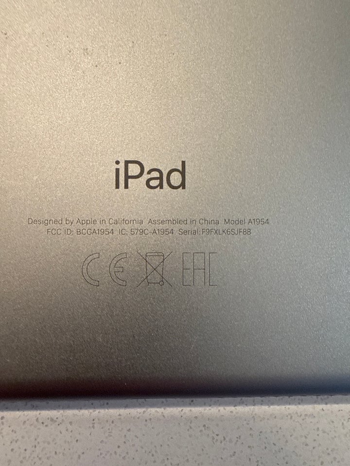 iPad 6, 32 GB, sort