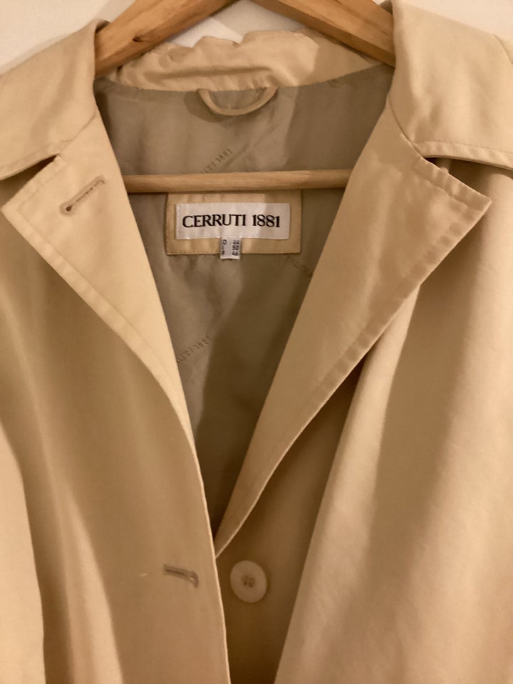 Trenchcoat str 44 Cerutti