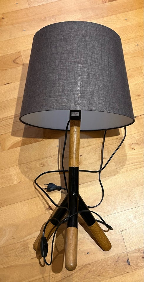 Anden bordlampe, Mater