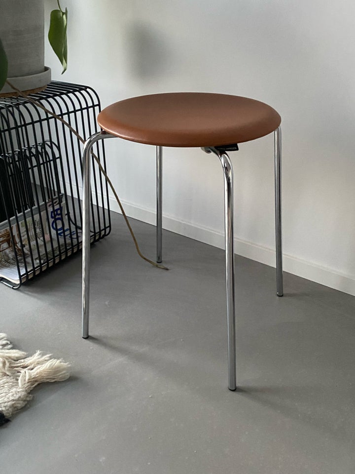 Fritz Hansen DOT Skammel