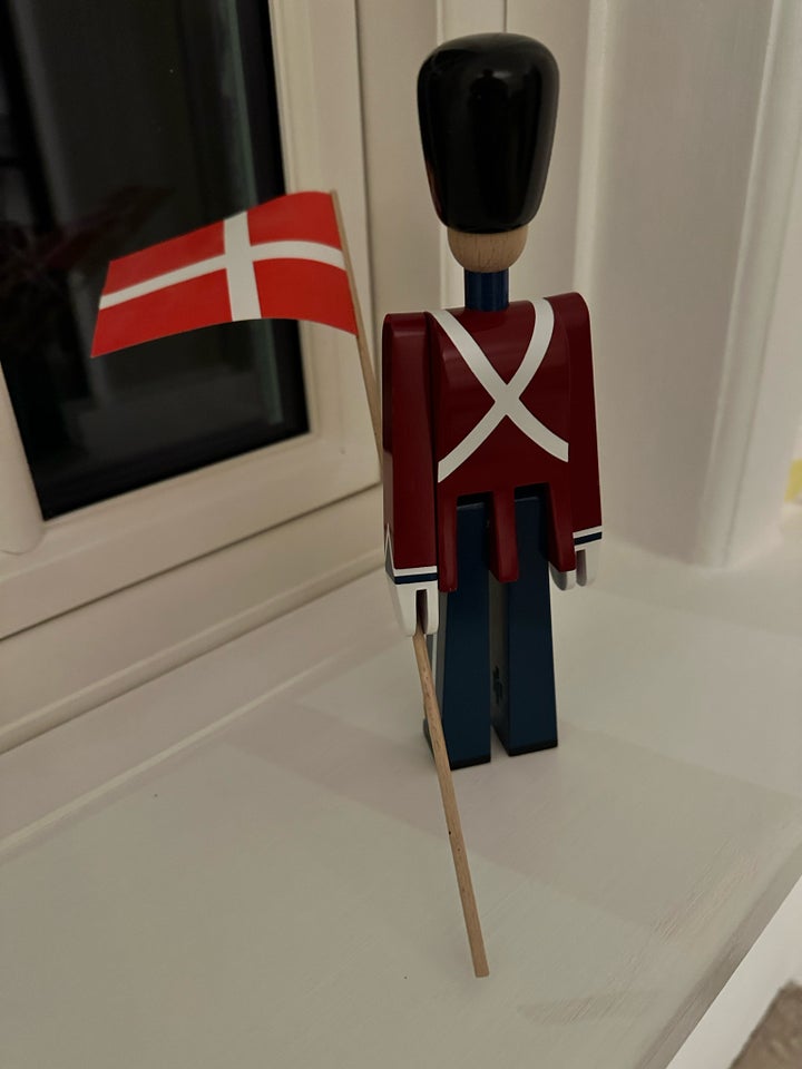 Fanebærer soldat med flag, Kaj