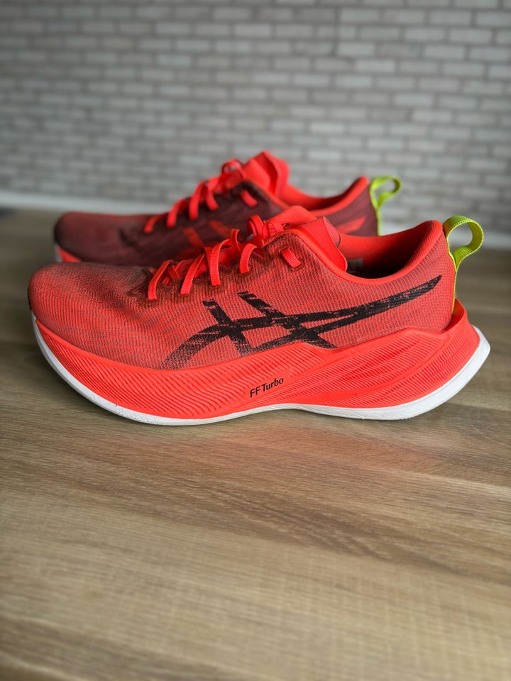 Sportssko, ASICS Superblast, str.