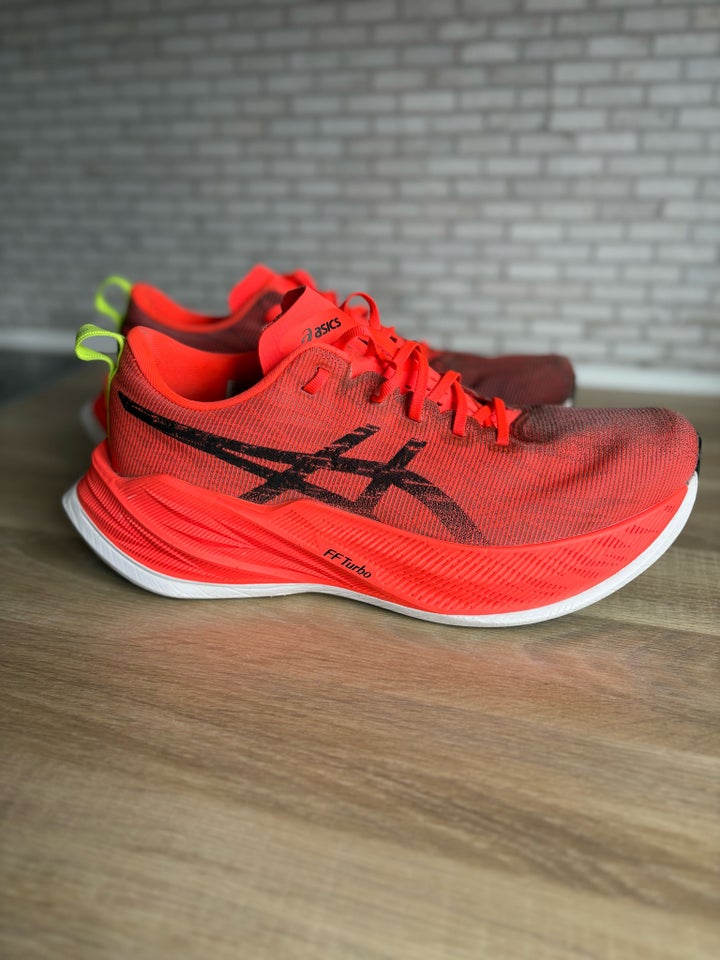 Sportssko, ASICS Superblast, str.