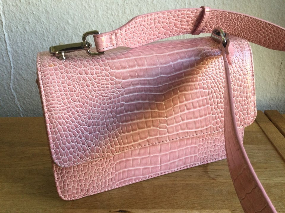 Crossbody, Beck Søndergaard