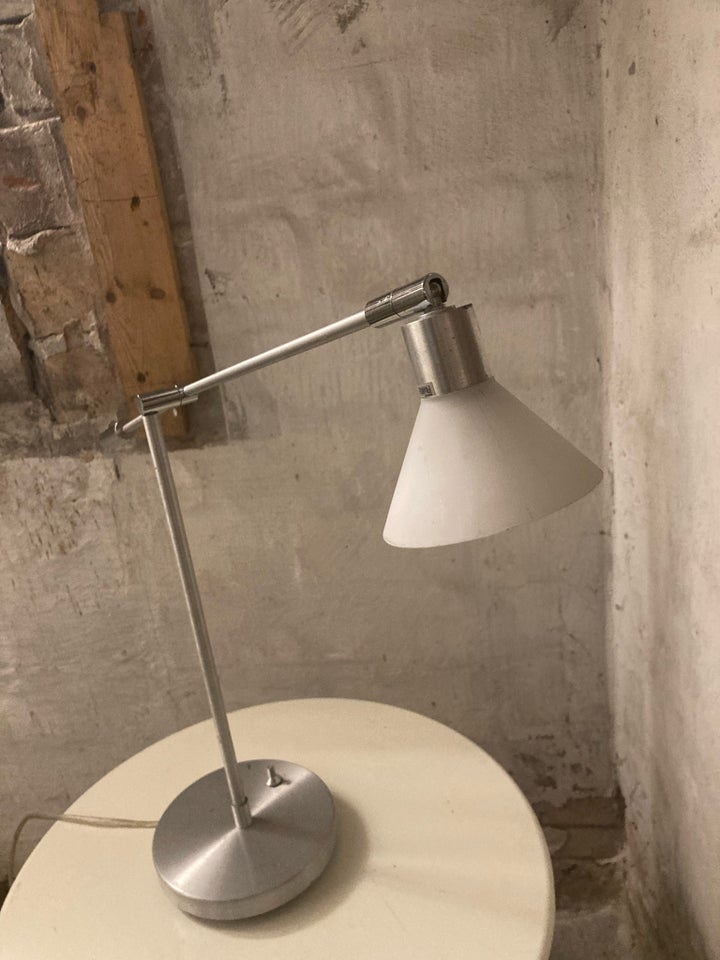 Anden bordlampe, Ukendt