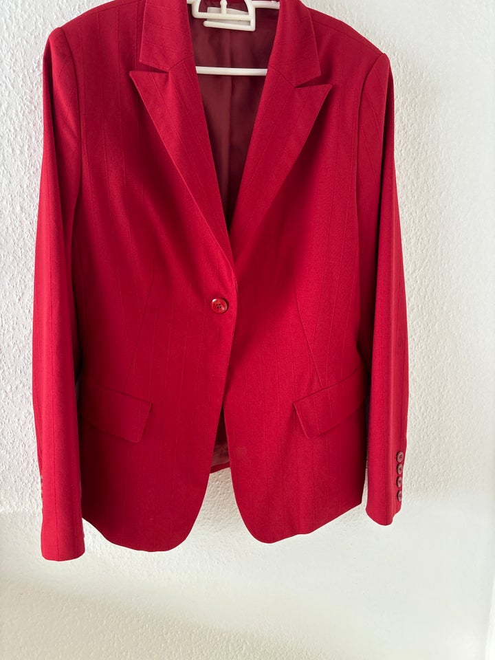 Blazer, str. 42, Share