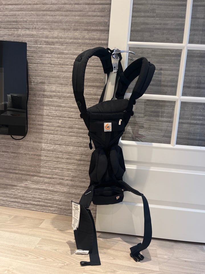 Bæresele, Ergobaby , Ergobaby omni