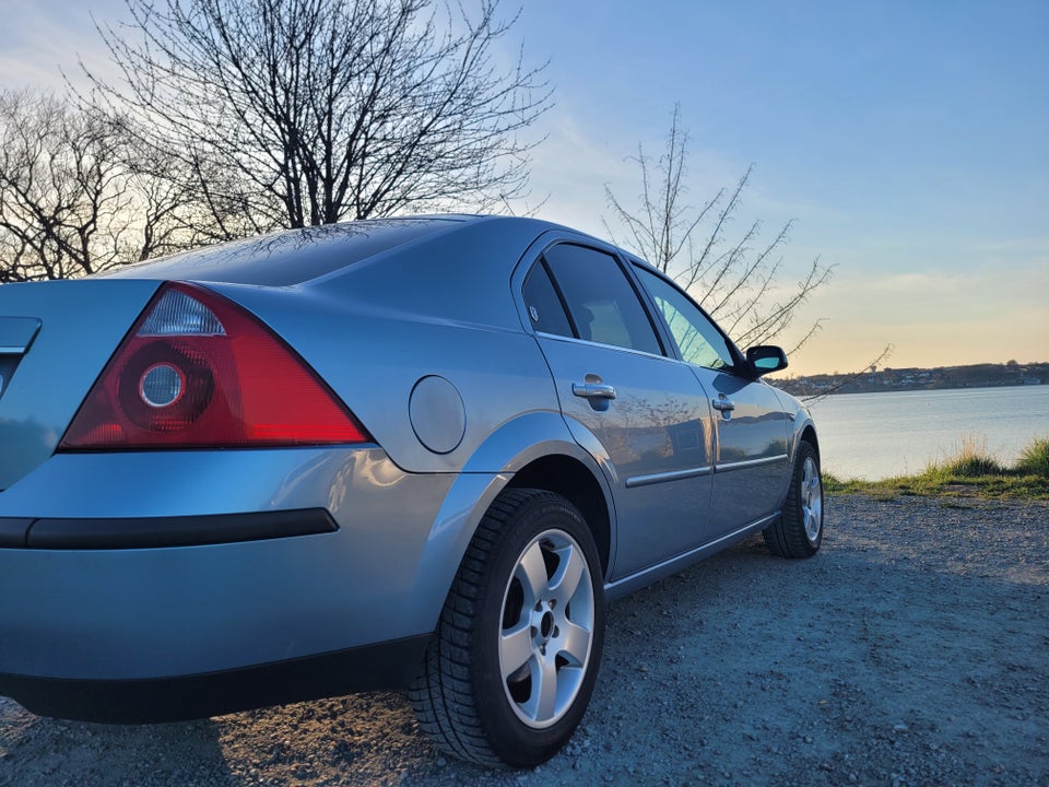 Ford Mondeo Benzin inkl.Nr. Pl Skal