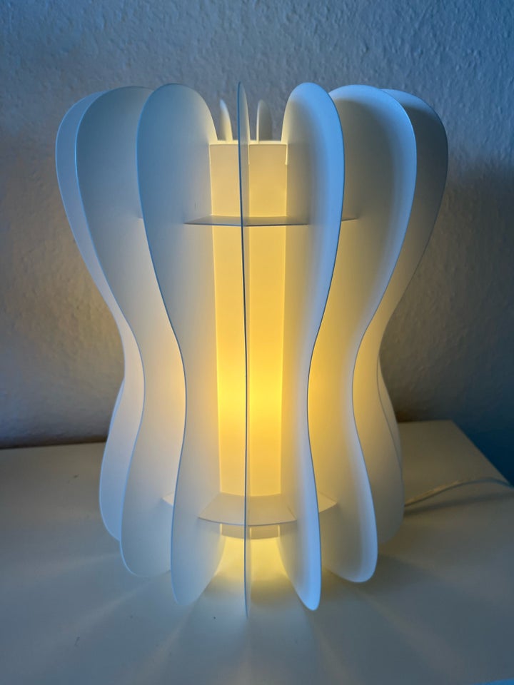 Bordlampe eller pendel i plast,